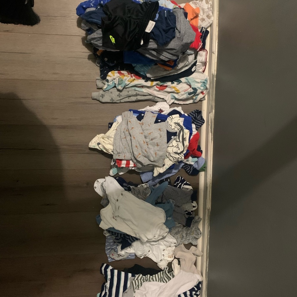 Many different baby boy clothes !! Many different brands and styles !